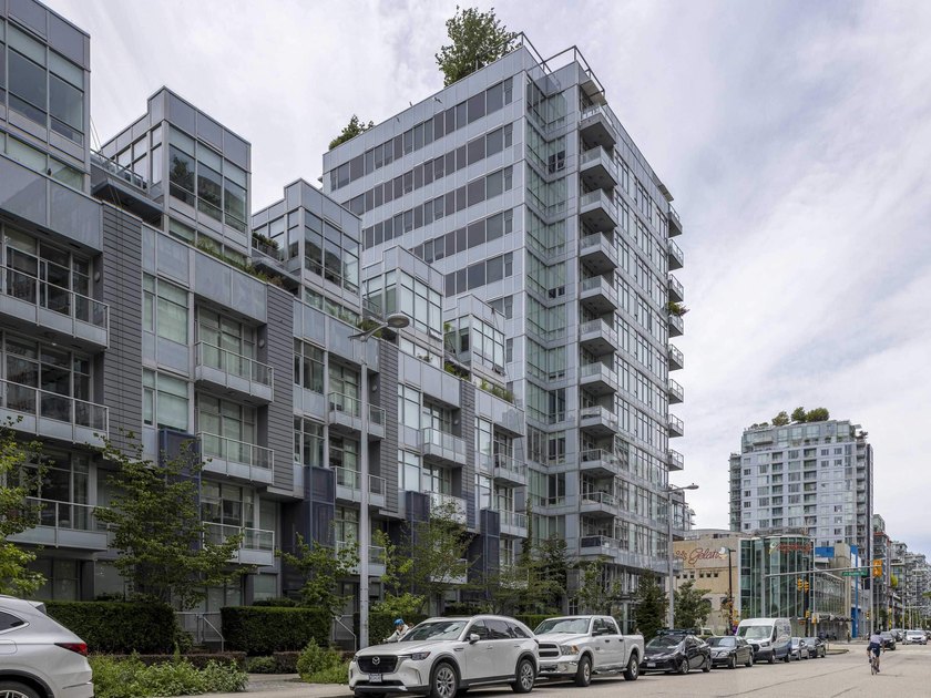 Perched on the coveted NW comer of the sub-penthouse level, this - photo 38