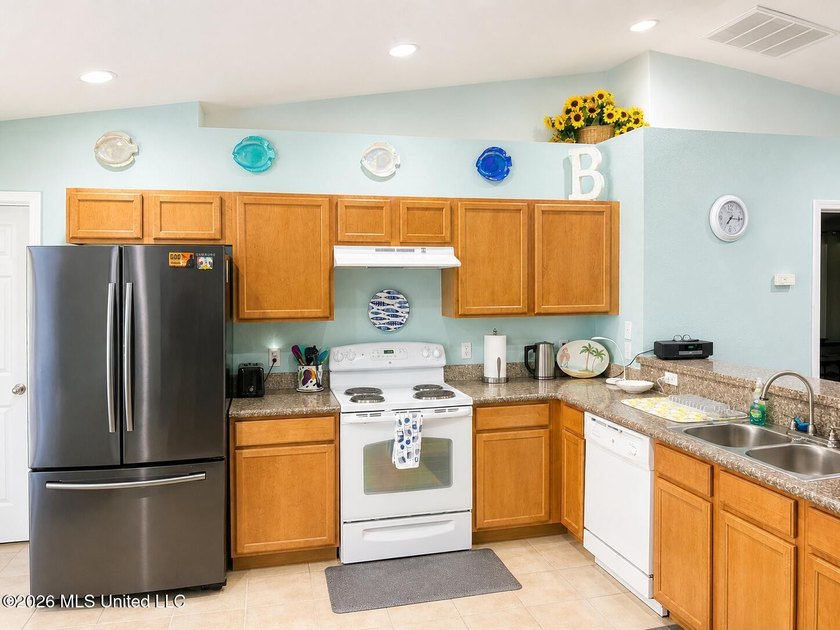 Affordable, Move-In Ready &amp; Full of Charm! Looking for an - photo 12