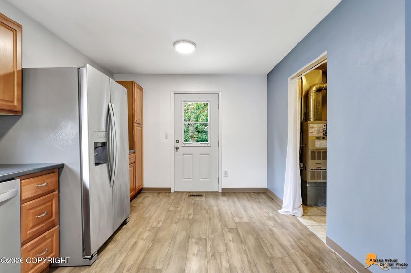 Move-in ready with majority of interior recently painted - photo 8