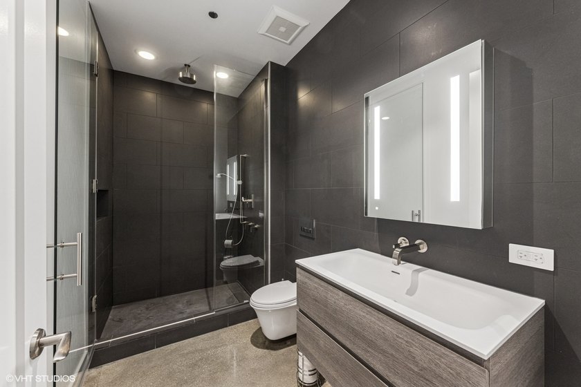A Private West Loop Residence Designed for Those Who Expect More - photo 13