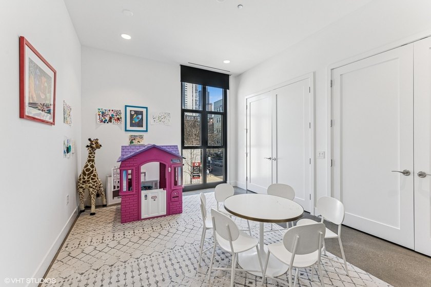 A Private West Loop Residence Designed for Those Who Expect More - photo 14