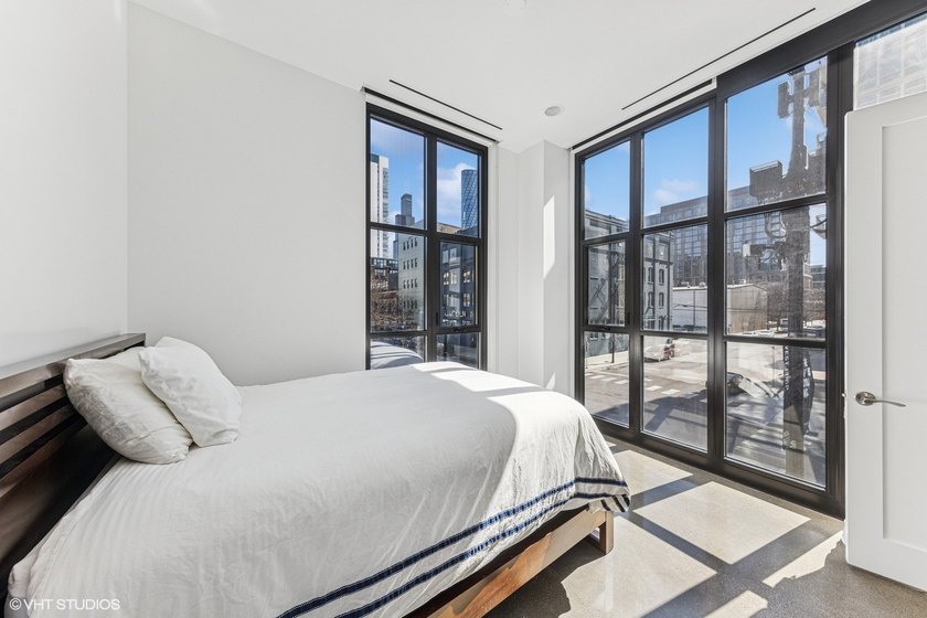 A Private West Loop Residence Designed for Those Who Expect More - photo 16