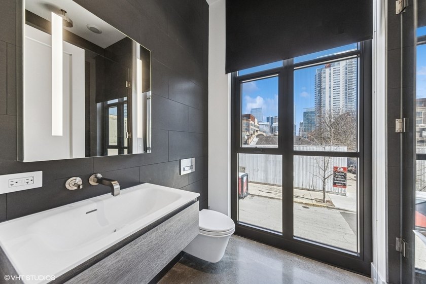 A Private West Loop Residence Designed for Those Who Expect More - photo 17