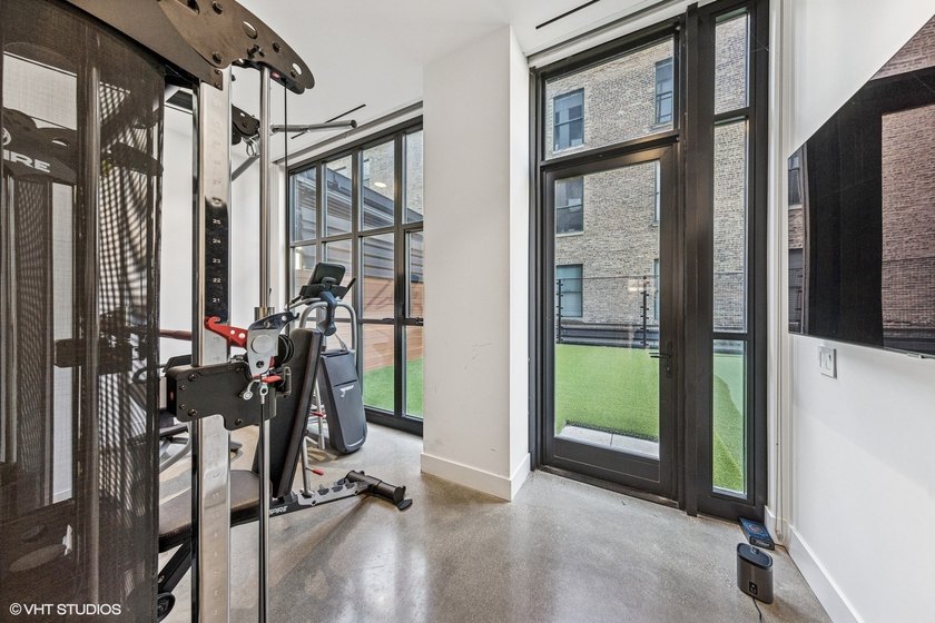 A Private West Loop Residence Designed for Those Who Expect More - photo 18