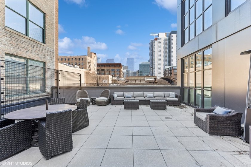 A Private West Loop Residence Designed for Those Who Expect More - photo 20