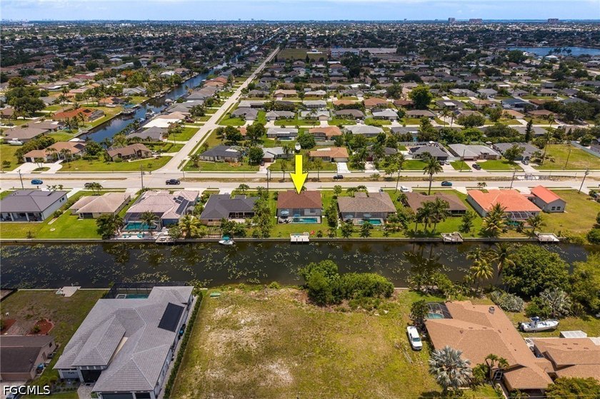 Welcome to this beautifully maintained 3-bedroom plus den heated - photo 50