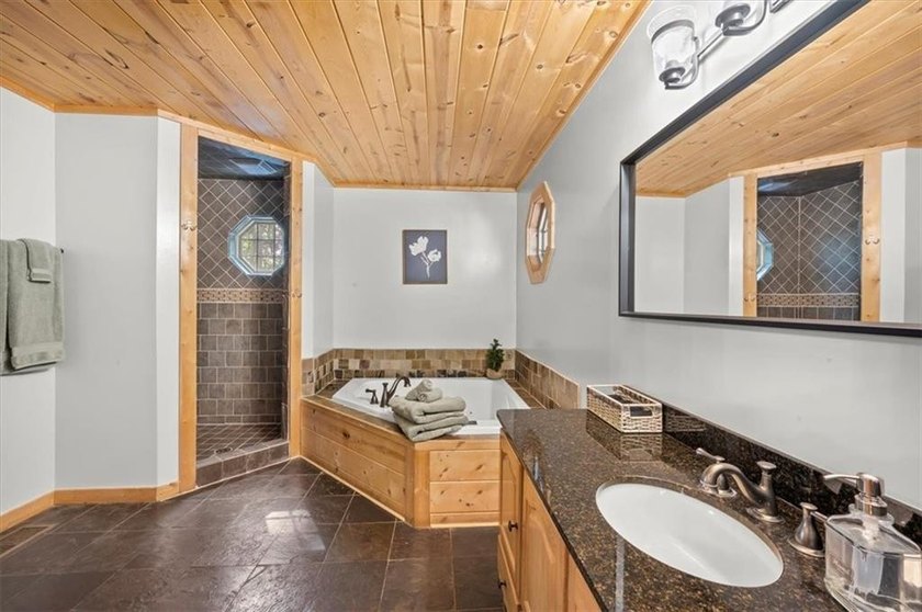 Stunning 3 bed 3 bath log cabin on 2.82 acres of serenity with a - photo 20