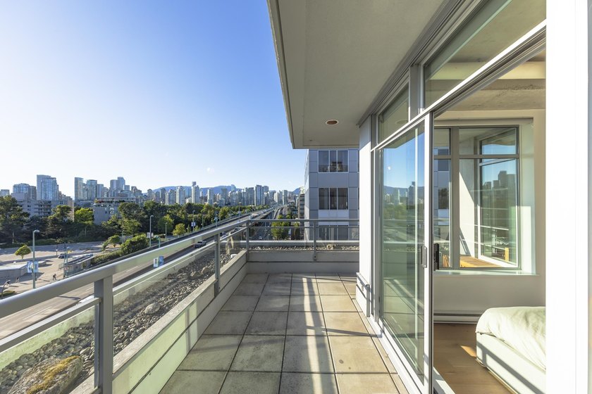 Looking for a sophisticated loft with iconic Vancouver views? - photo 21