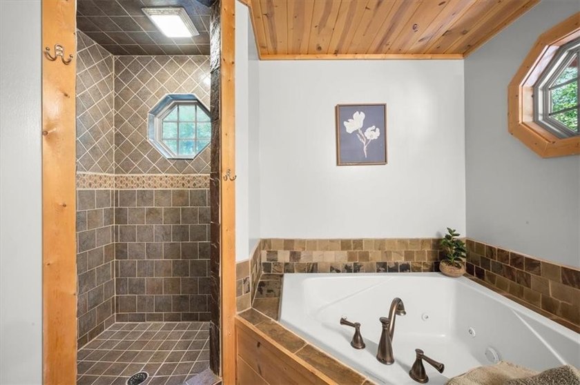 Stunning 3 bed 3 bath log cabin on 2.82 acres of serenity with a - photo 21