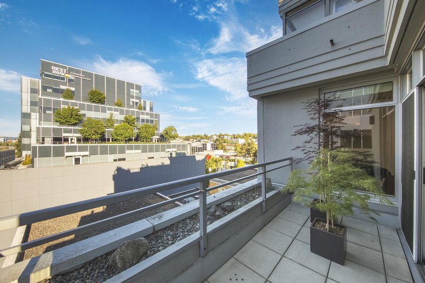Looking for a sophisticated loft with iconic Vancouver views? - photo 22