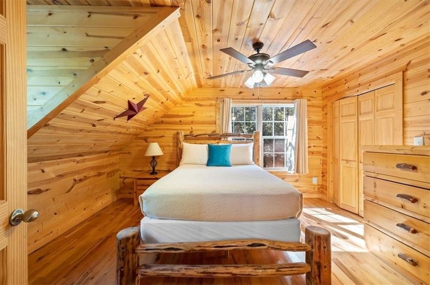 Stunning 3 bed 3 bath log cabin on 2.82 acres of serenity with a - photo 24