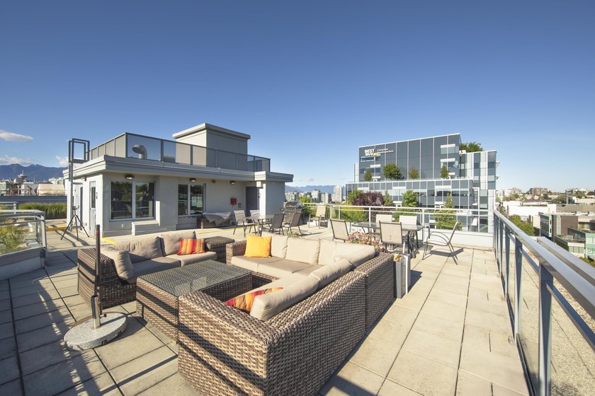 Looking for a sophisticated loft with iconic Vancouver views? - photo 25