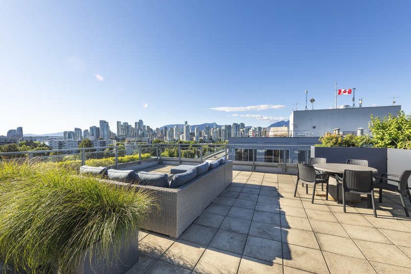 Looking for a sophisticated loft with iconic Vancouver views? - photo 28
