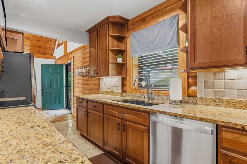 Don't miss this stunning lakefront log cabin on beautiful Lake - photo 30