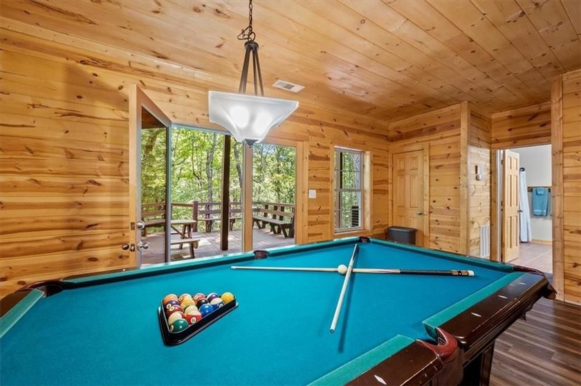 Stunning 3 bed 3 bath log cabin on 2.82 acres of serenity with a - photo 36