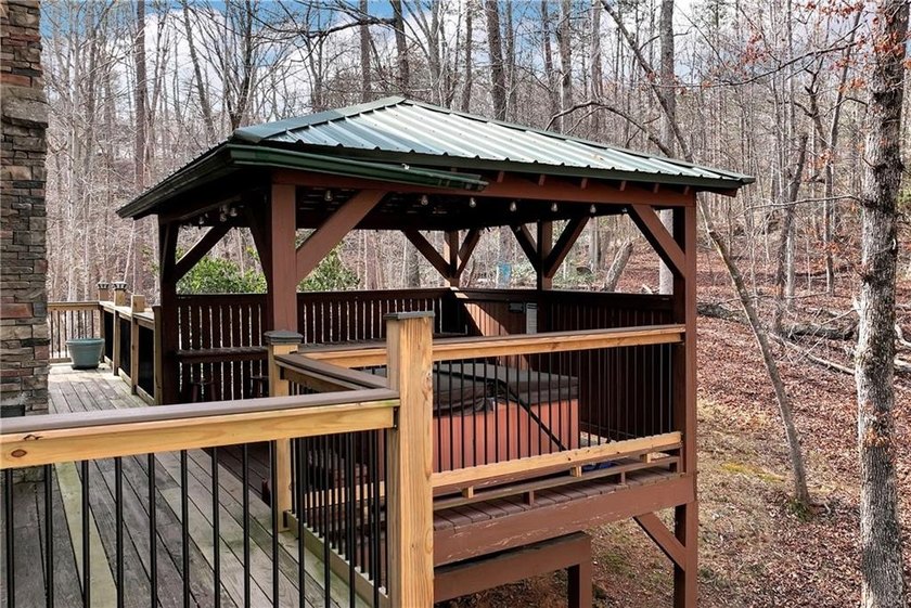 Stunning 3 bed 3 bath log cabin on 2.82 acres of serenity with a - photo 40