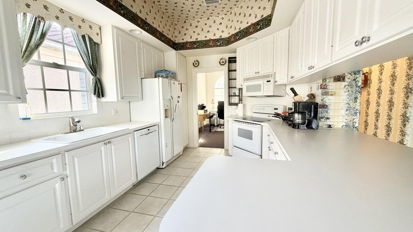 This well-designed home features 12-foot ceilings in the great - photo 7