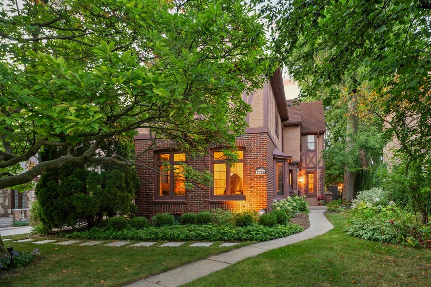 Set along one of Shorewood's most sought-after boulevards, this - photo 2