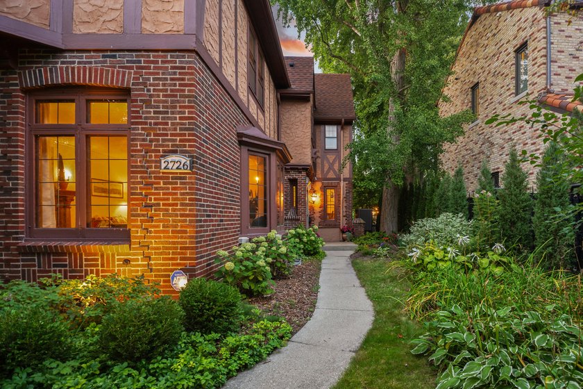 Set along one of Shorewood's most sought-after boulevards, this - photo 3