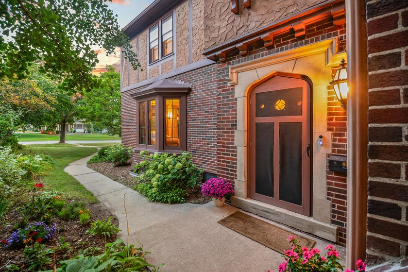 Set along one of Shorewood's most sought-after boulevards, this - photo 7
