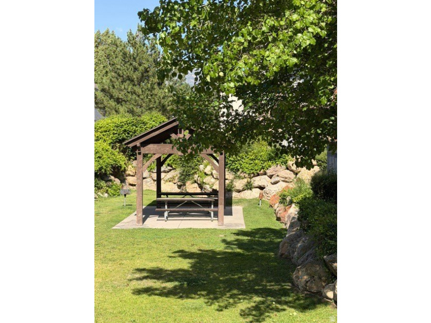 FANTASTIC OPPORTUNITY TO PURCHASE A (RARELY AVAILABLE) TOP LEVEL - photo 4