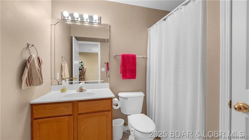This well maintained, 2nd tier, Ledges Condo, with a lake view - photo 15