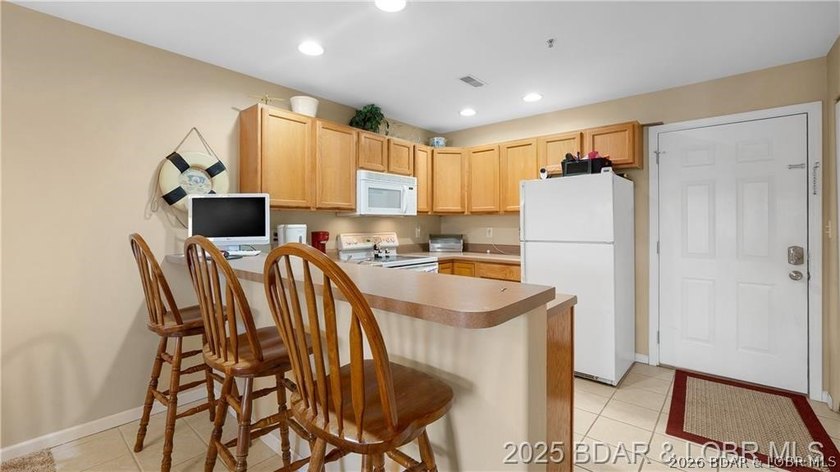 This well maintained, 2nd tier, Ledges Condo, with a lake view - photo 24