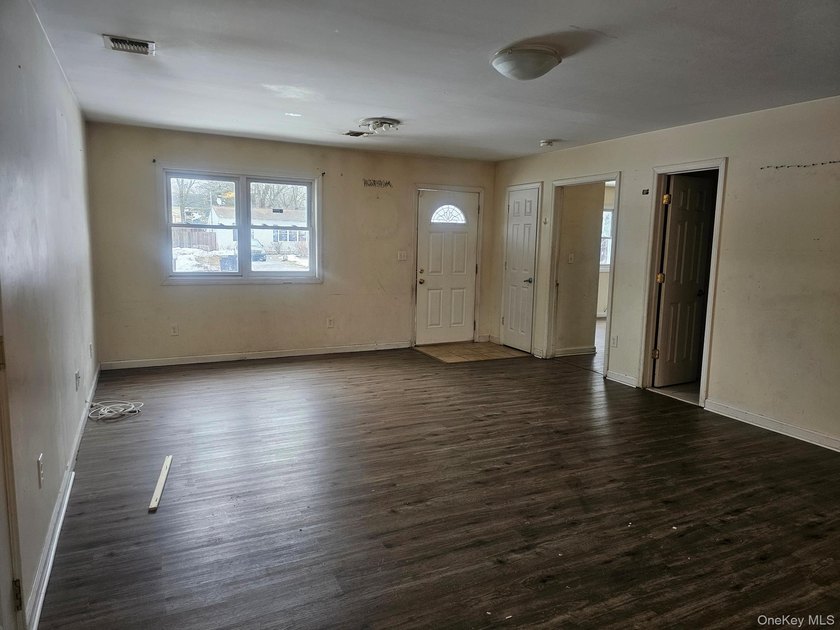 Great Starter Ranch House for 1st Time Buyer with 1,308 Square - photo 2