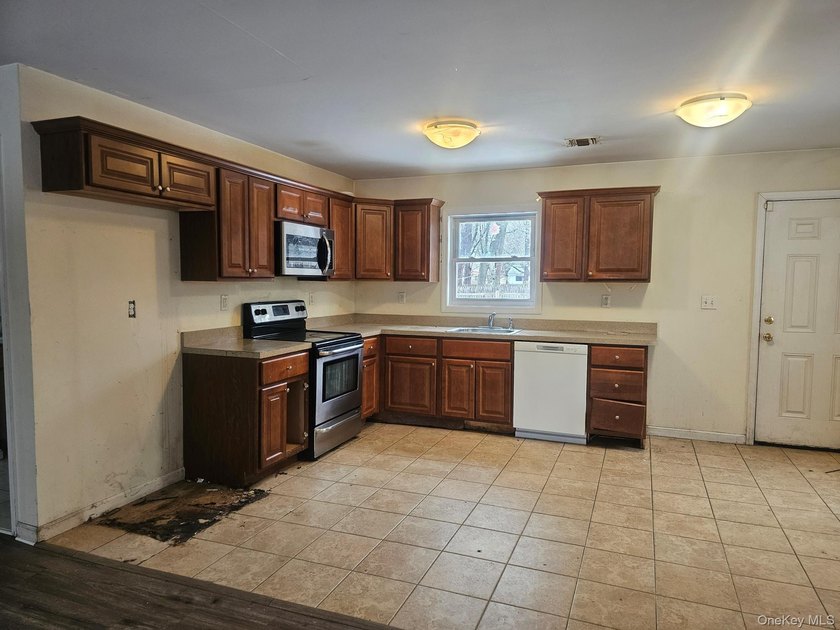 Great Starter Ranch House for 1st Time Buyer with 1,308 Square - photo 5