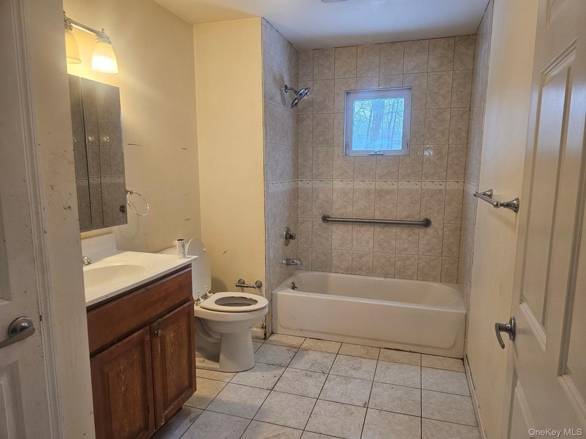 Great Starter Ranch House for 1st Time Buyer with 1,308 Square - photo 7