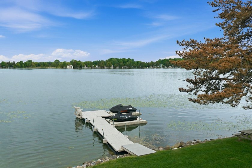 Discover luxury living at this stunning lakefront property - photo 3