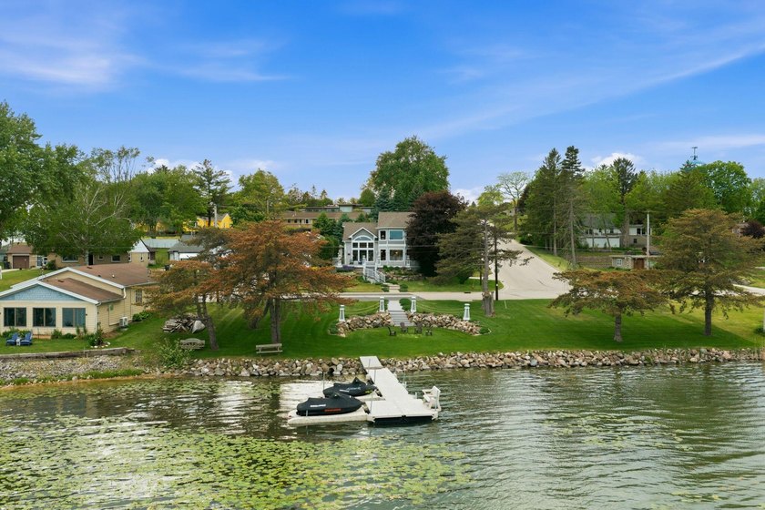 Discover luxury living at this stunning lakefront property - photo 7