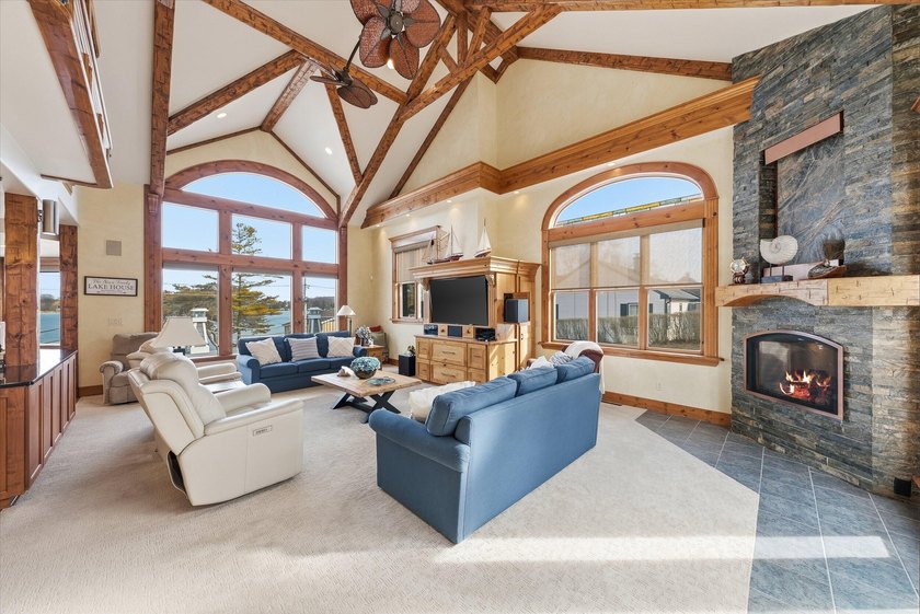 Discover luxury living at this stunning lakefront property - photo 9