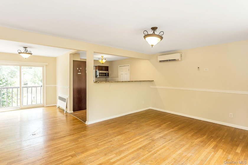 Sprawling &amp; Spectacular 5 Bedroom Home Offering 4 Full Baths - photo 5
