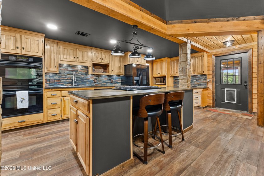Welcome to 748 Bluegoose Road in Sarah MS, where rustic - photo 11