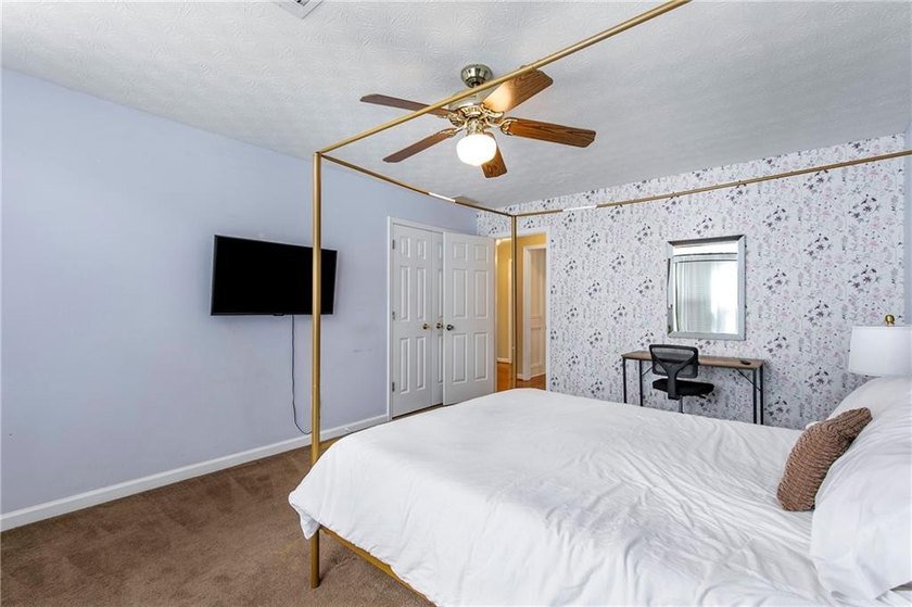 Don't miss this sprawling ranch with a bonus room and a mostly - photo 16