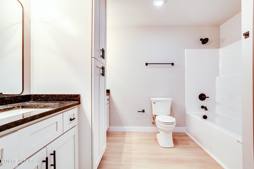 Welcome to this beautiful brand-new 3 bedroom, 2 bathroom home - photo 17