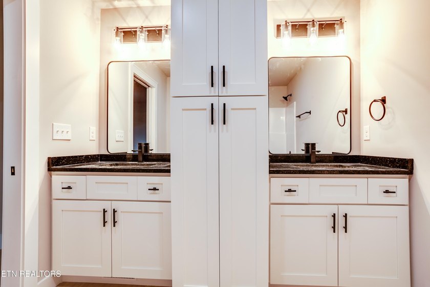 Welcome to this beautiful brand-new 3 bedroom, 2 bathroom home - photo 18