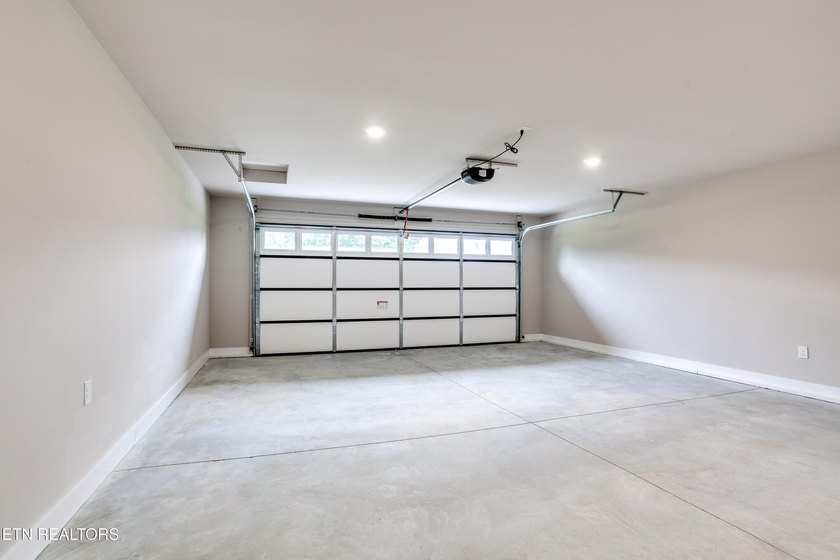 Welcome to this beautiful brand-new 3 bedroom, 2 bathroom home - photo 22