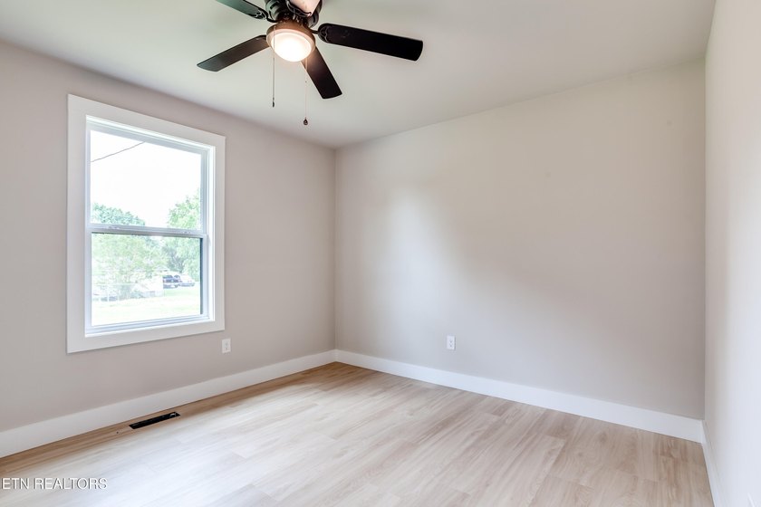 Welcome to this beautiful brand-new 3 bedroom, 2 bathroom home - photo 27