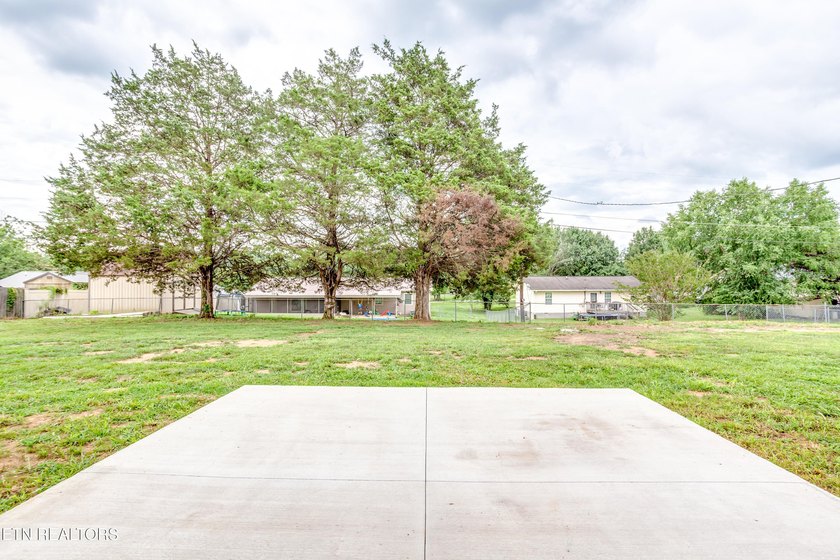 Welcome to this beautiful brand-new 3 bedroom, 2 bathroom home - photo 29