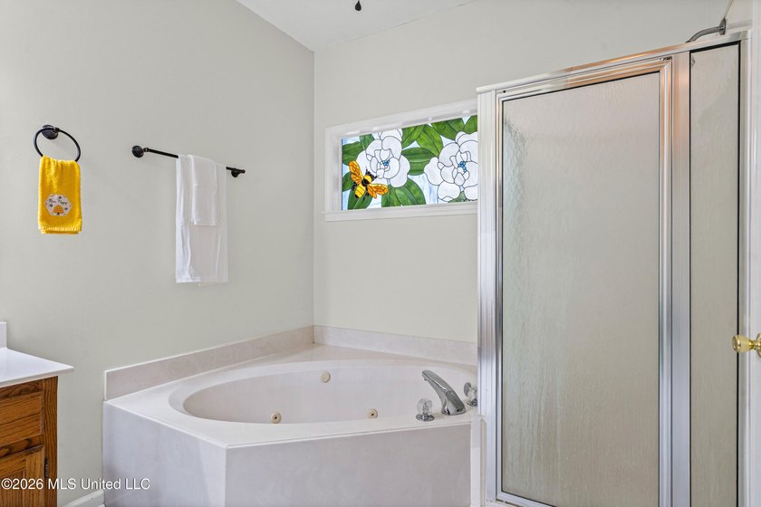A Move-In Ready Gem in Pinehurst! This well-maintained 3-bedroom - photo 14