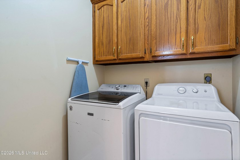 A Move-In Ready Gem in Pinehurst! This well-maintained 3-bedroom - photo 16