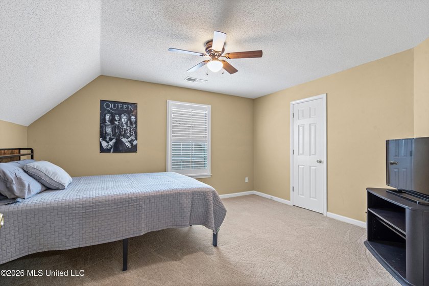 A Move-In Ready Gem in Pinehurst! This well-maintained 3-bedroom - photo 18
