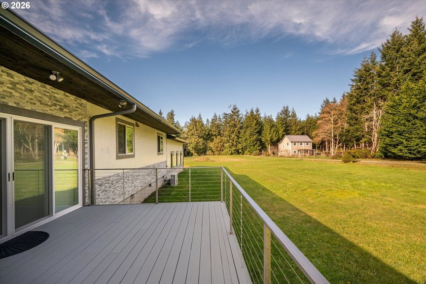 Just minutes from breathtaking beaches and the world-renowned - photo 37
