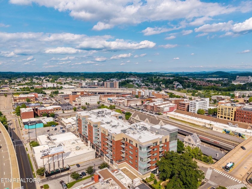 Live in the heart of downtown Knoxville at Regas Square! This - photo 40