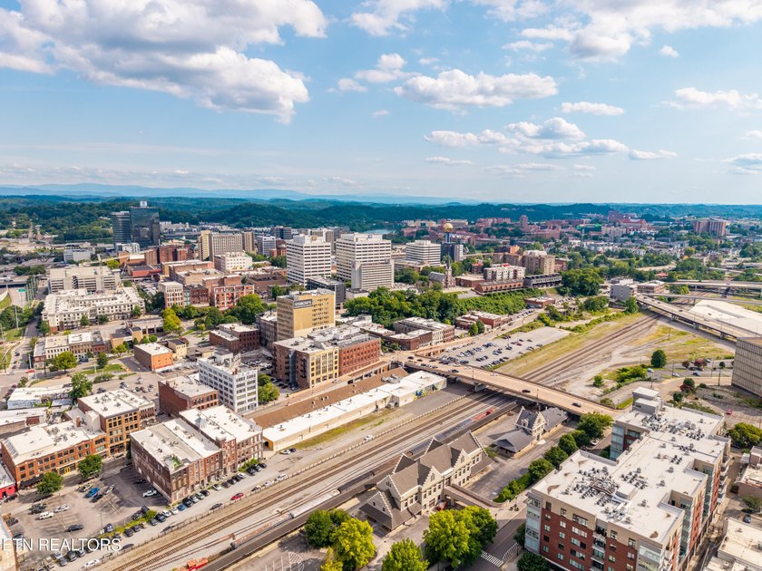 Live in the heart of downtown Knoxville at Regas Square! This - photo 44