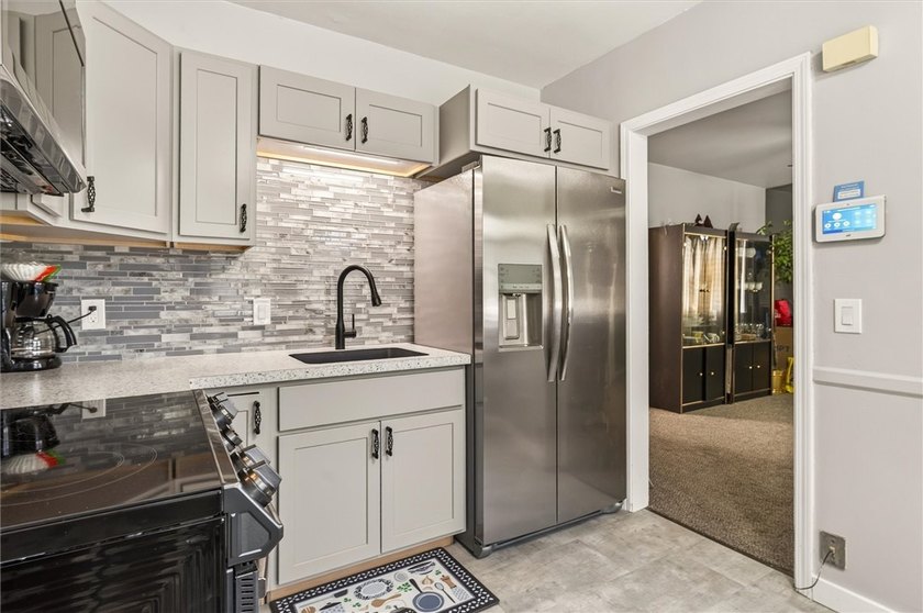 Welcome to 478 LaGrange Ave in the Beautiful Maplewood district - photo 14