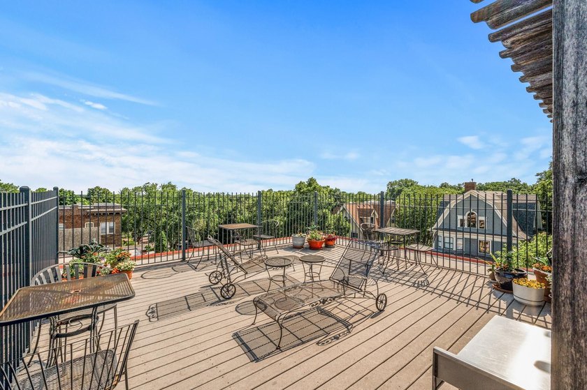 SELLER WILL PAY ONE FULL YEAR OF HOA FEES! Welcome to this - photo 23