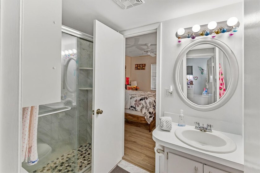 Beautifully maintained 2-bedroom, 1-bath condo offering comfort - photo 11